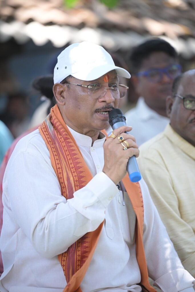 सुशासन तिहार में मुख्यमंत्री पहुंचे चंदागढ़ : बरगद की छांव में सजी जनचौपाल.