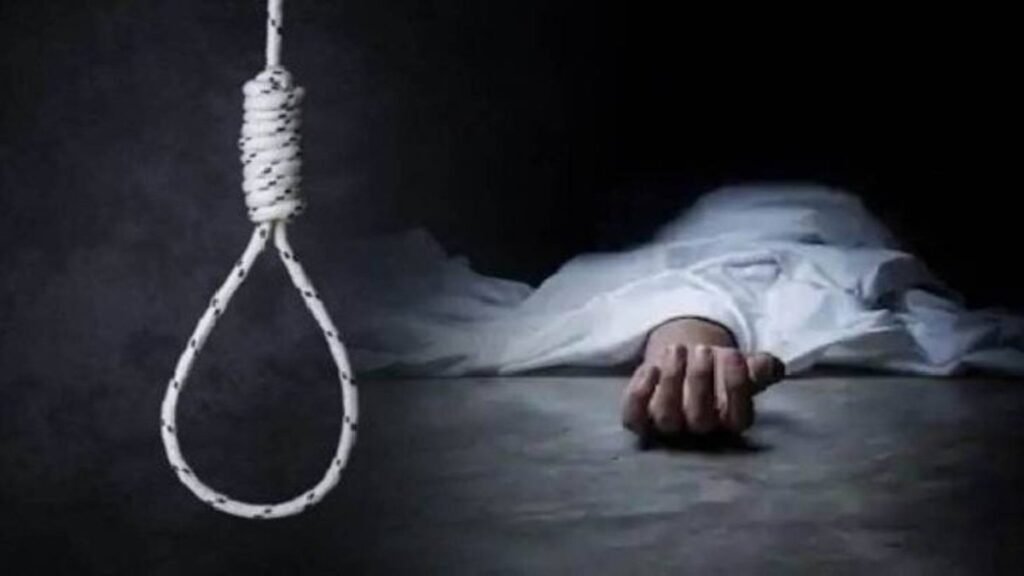 CG BREAKING : बच्चों को जहर देकर पति-पत्नी ने लगाई फांसी, जांच में जुटी पुलिस…