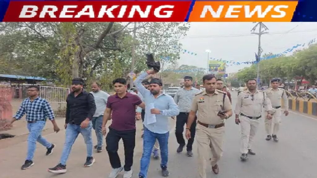 Chhattisgarh Politics Update 2026 : काले झंडे दिखाने की तैयारी , उपमुख्यमंत्री के काफिले को रोकने की रणनीति बना रहे कार्यकर्ताओं को पुलिस ने खदेड़ा Chhattisgarh Politics Update 2026